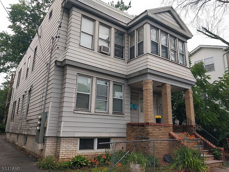 1st image of 267 Leslie St