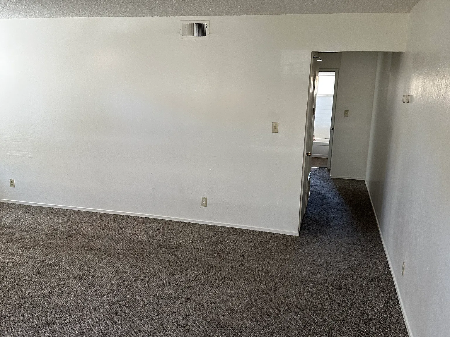 2208 Chrysler Dr — Photo 3