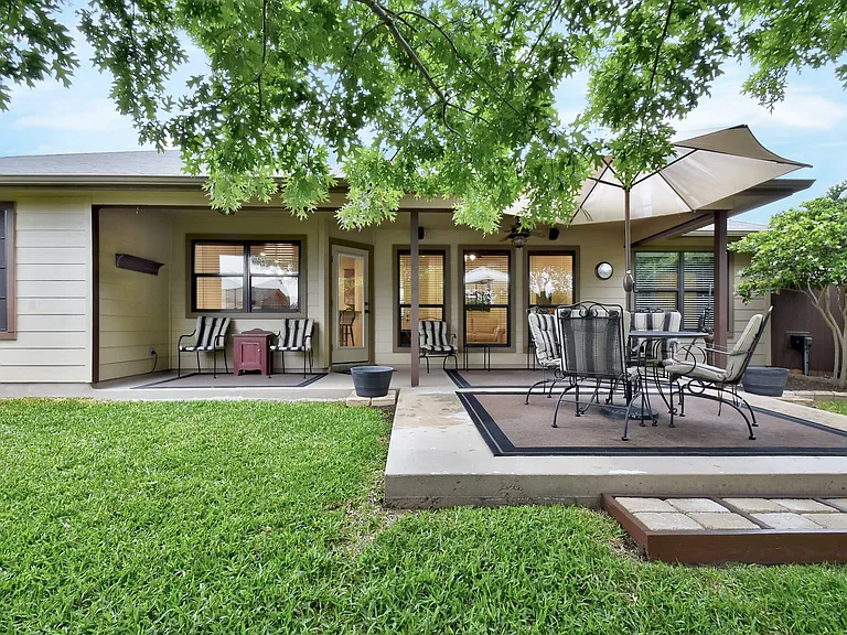 2251 Hazelwood Dr — Photo 21