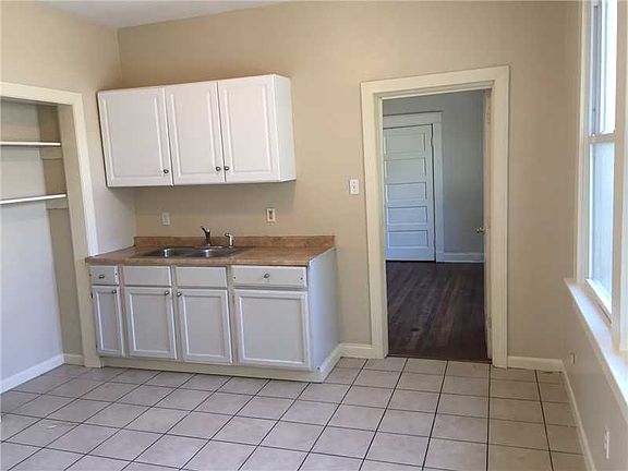 5th image of 1019 Tupelo St