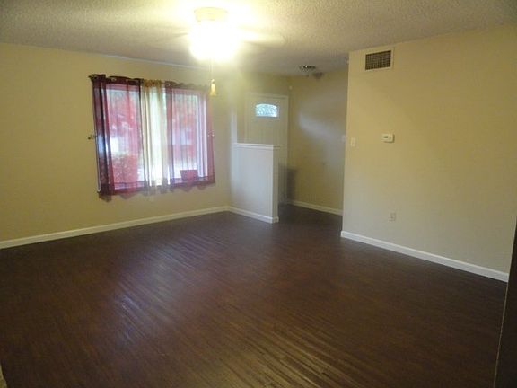 4th image of 901 Skylark Dr