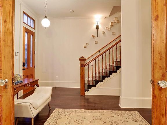 3rd image of 2501 Carondelet St