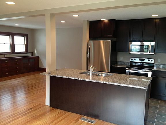 4th image of 911 21st Ave S #E