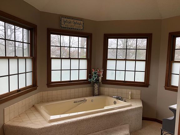 Master Jacuzzi Tub
