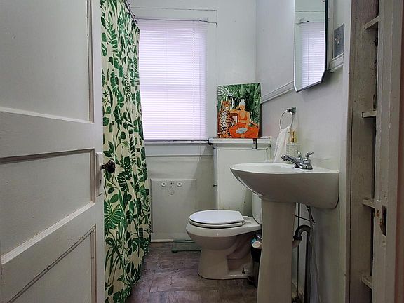 3rd image of 319 Critz St