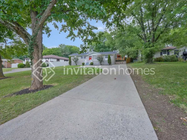 111 Curtiswood Dr, Hendersonville, TN 37075
