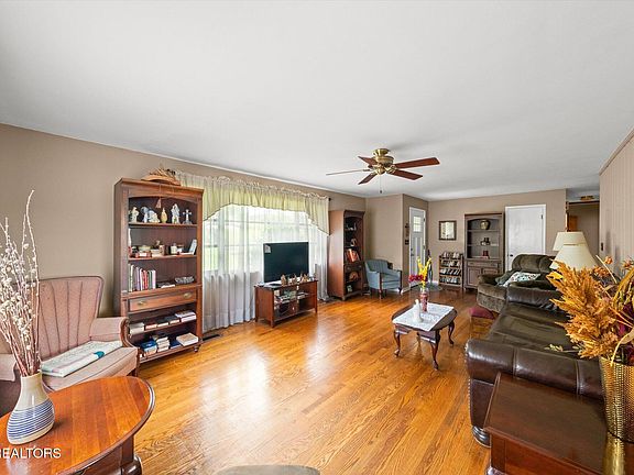 4th image of 307 Iroquois Dr