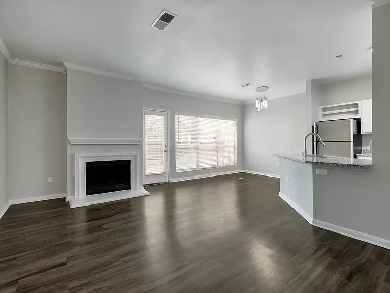 Castle Hills Townhomes — Photo 43