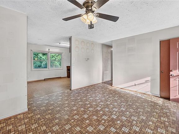 5th image of 2156 Ayersville Rd