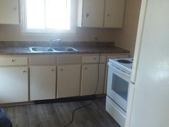 5th image of 128 Dell St #A