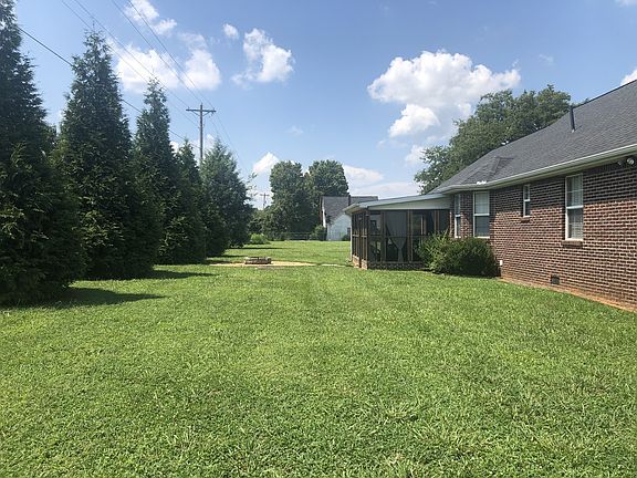 3rd image of 48 Fieldstone Ct