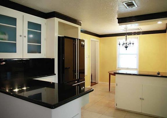 4th image of 1110 East Dr