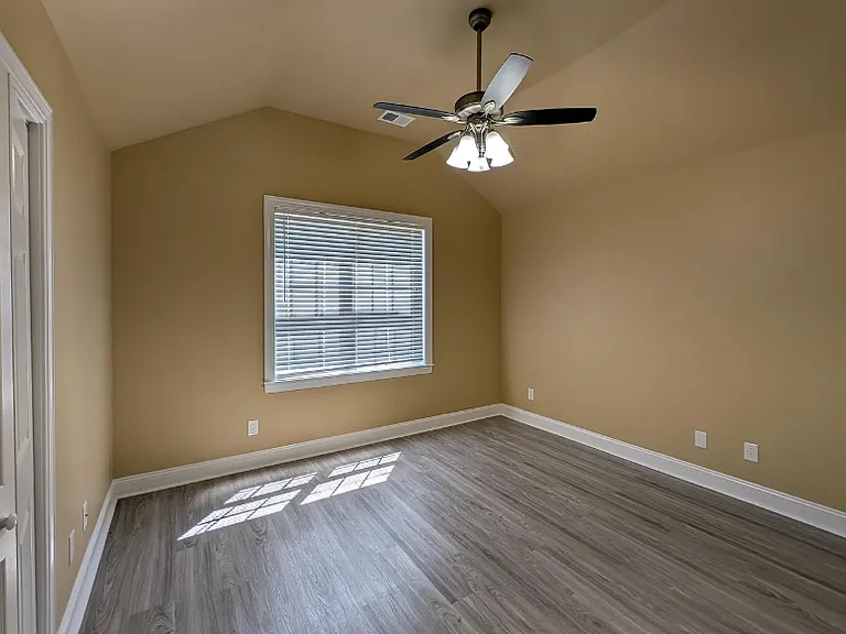 51 Castle Bay Dr — Photo 12