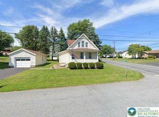 4 W 4th St, Nazareth, PA 18064