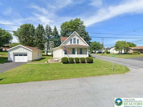 4 W 4th St, Nazareth, PA 18064