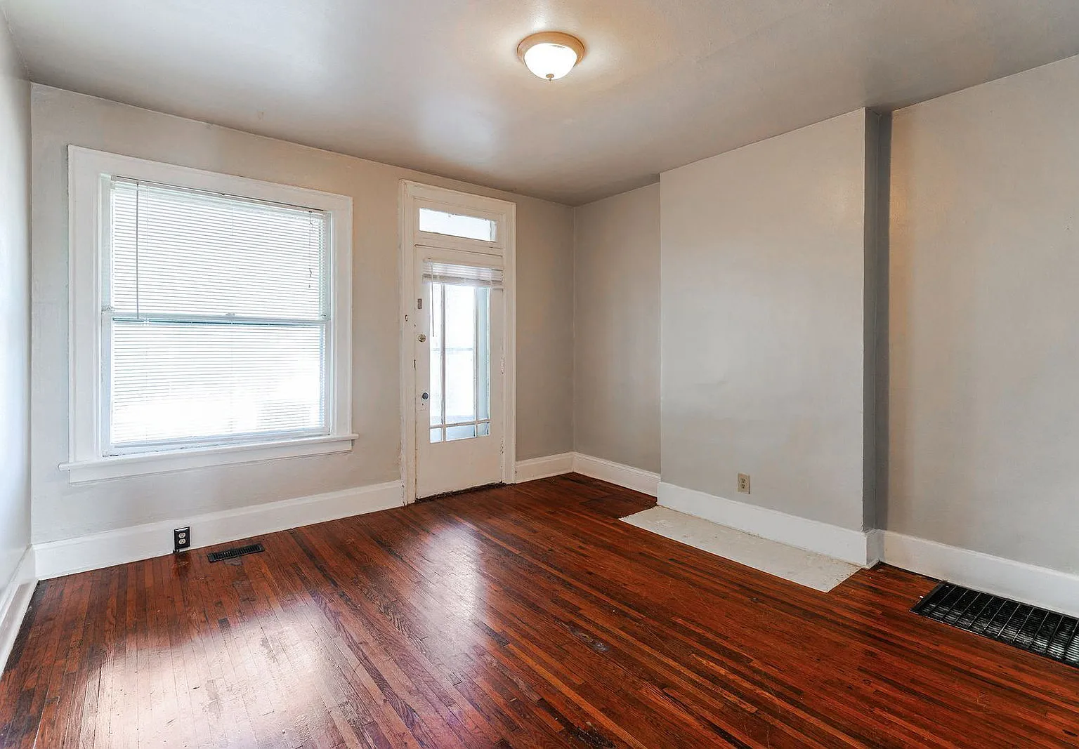 2 bed, 1.0 bath, $1,355 — Photo 2