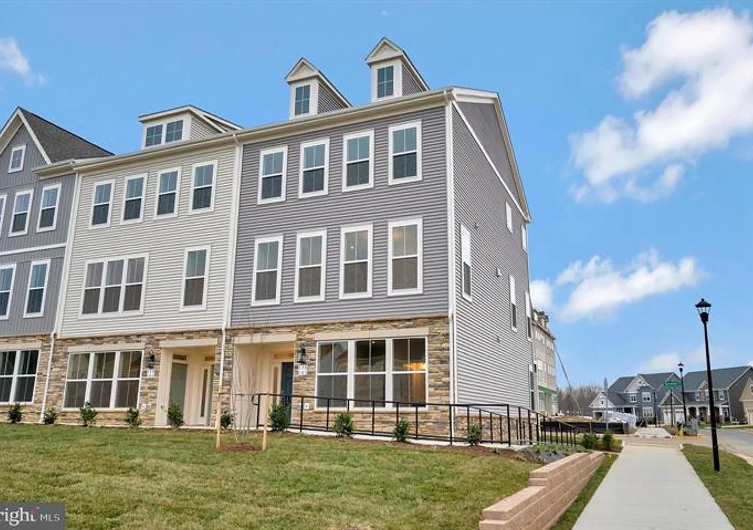 Great Townhome in Embrey Mill — Photo 1