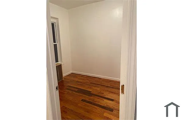Building Photo - 1712 Tenbroeck Ave #1