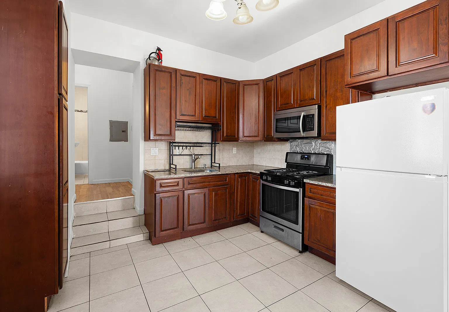 3 bed, 1300 sqft, $2,370 — Photo 4