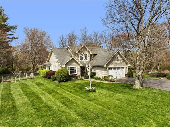 100 Garboard St, Jamestown, RI 02835