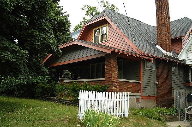 1st image of 872 Burton St SE