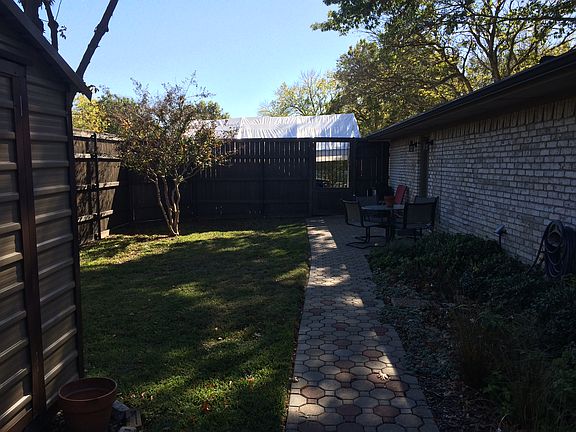 3rd image of 2800 Teakwood Ln