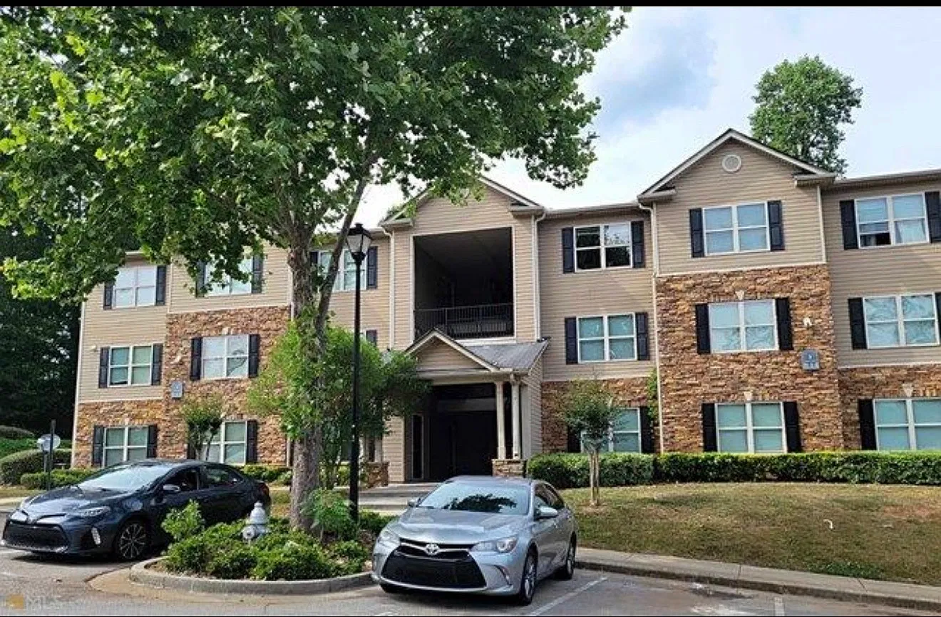 3 bed, 1350 sqft, $1,600 — Photo 1
