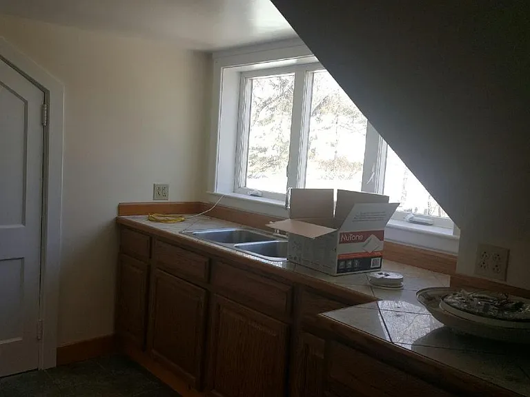 Parkview Ave — Photo 3
