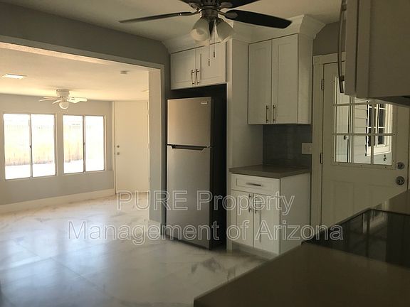 3rd image of 2235 E Balsam Cir