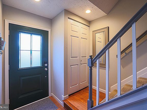 4th image of 25 Sylvanoak Way