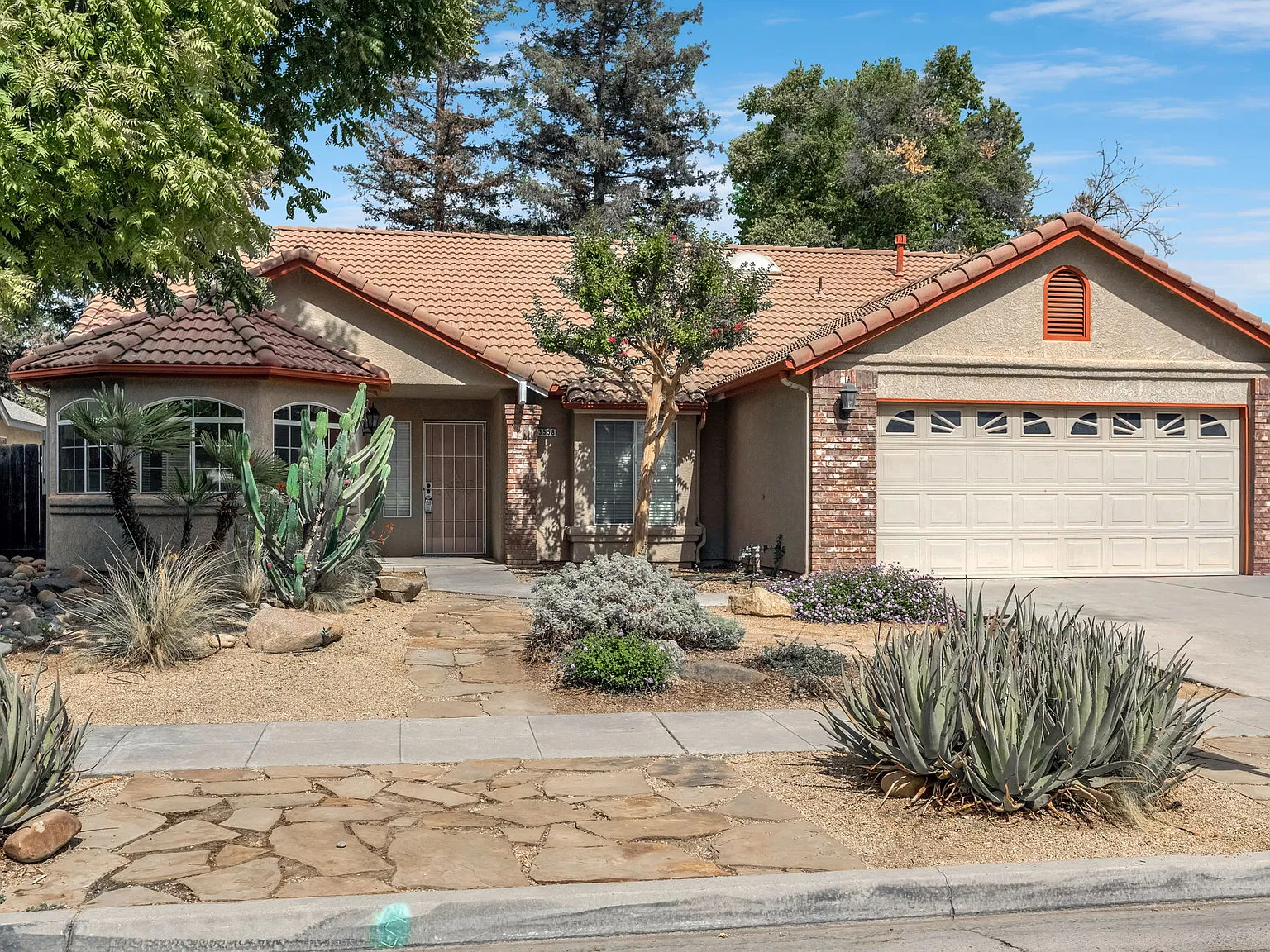 3558 West Escalon Avenue - 1 — Photo 2