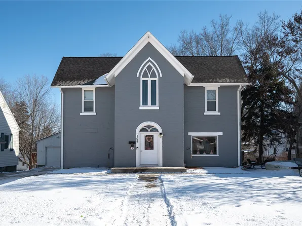 109 S Booth St, Anamosa, IA 52205