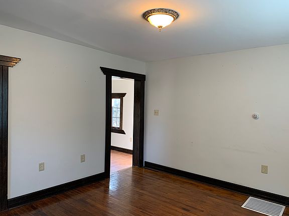 5th image of 407 N Water St