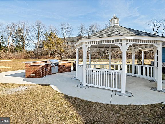 5th image of 3700 Havertill Ln #1203