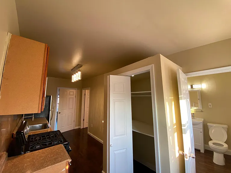 1520 W Champlost St #3F — Photo 1