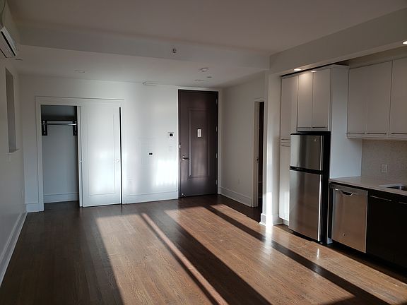 3rd image of 130 Ocean Pkwy APT 4A