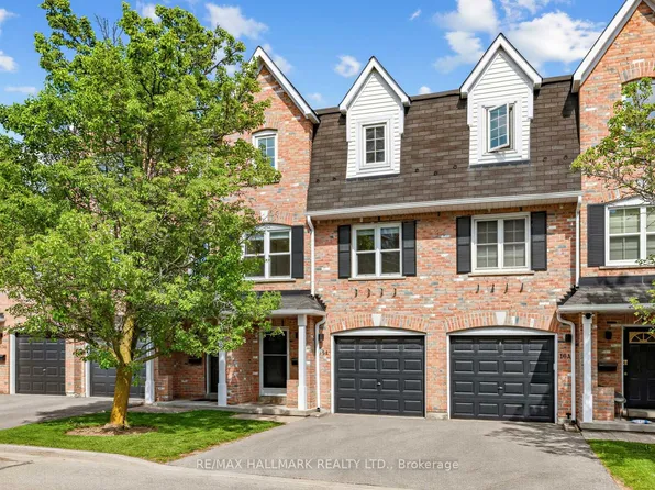 81 Northern Heights Dr #15-A, Richmond Hill, ON L4B 4C9