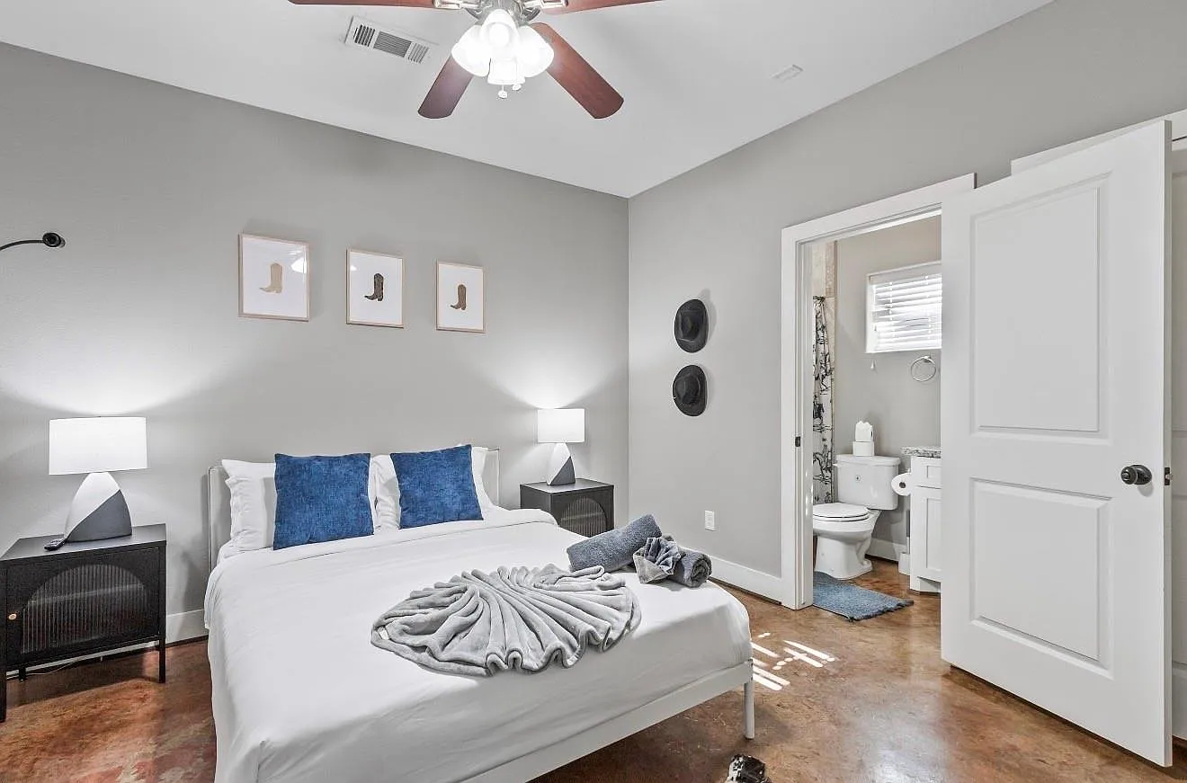 3 bed, 3.5 bath, 2090 sqft, $2,600 — Photo 2