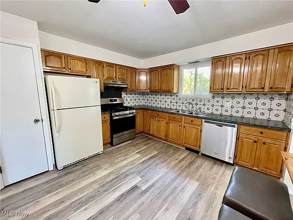 5th image of 568 Georgetown Ave