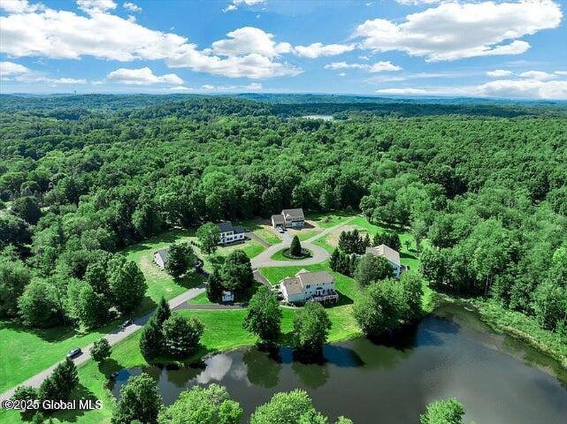 4th image of 20 Westfall Court
