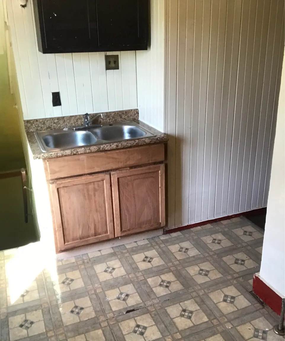 Studio, 800 sqft, $550 — Photo 4