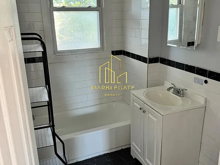 267-269 Goldsmith Ave #3AA — Photo 7