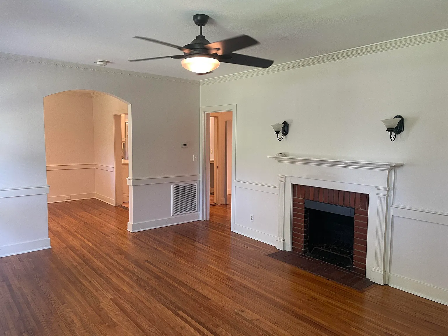 3 bed, 2.0 bath, 1838 sqft, $1,895 — Photo 4