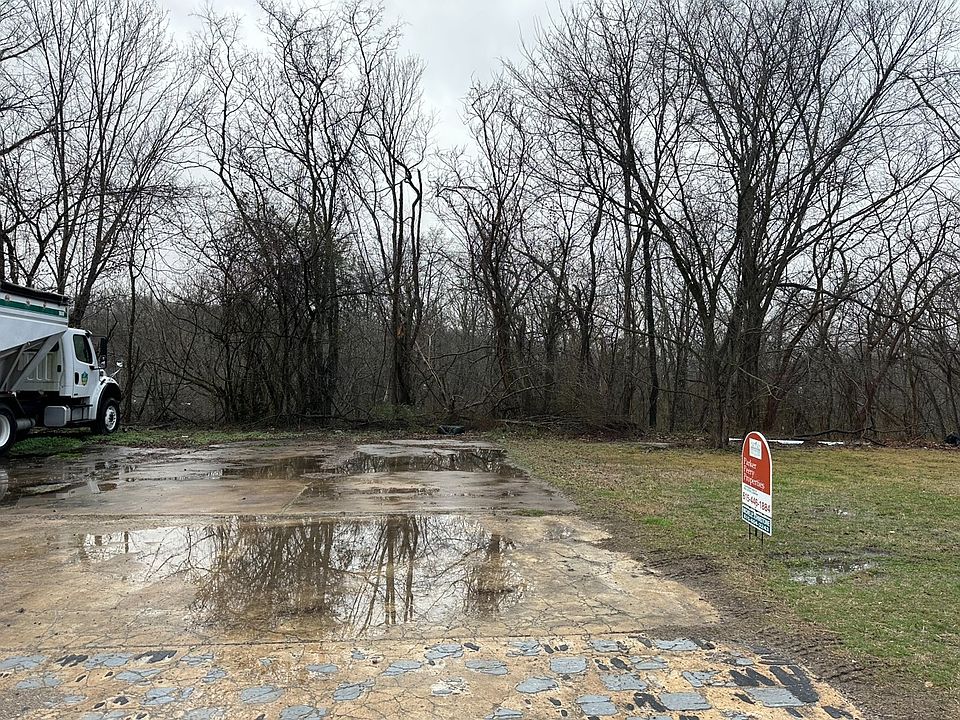 2nd image of 140 Linden Rd