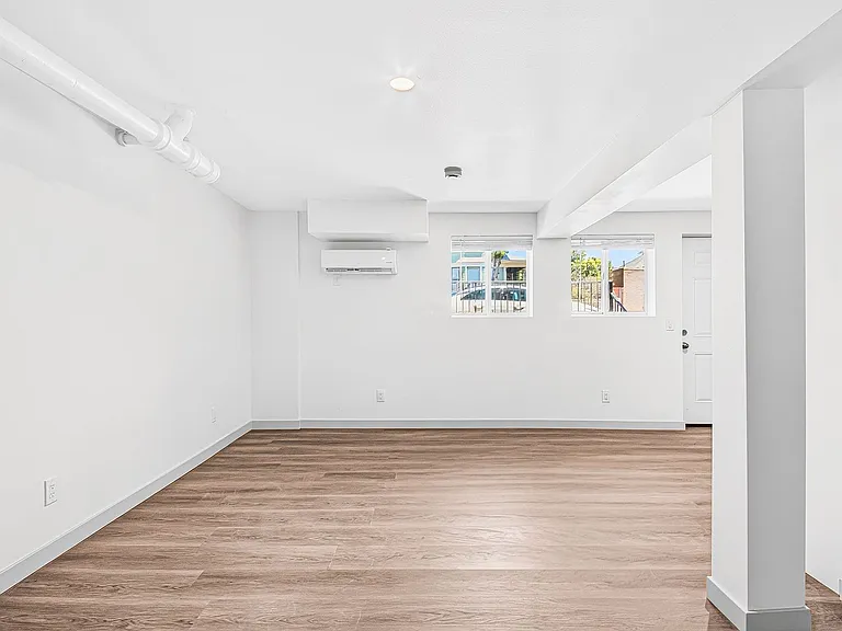 1121 Daisy Avenue — Photo 10