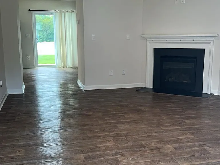 2039 Redstone Dr — Photo 3