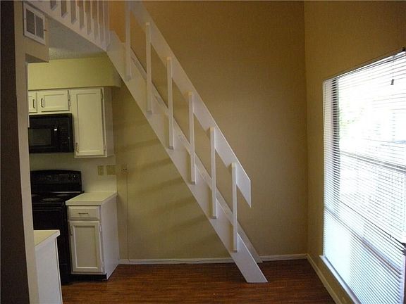 5th image of 908 Poplar St APT 201
