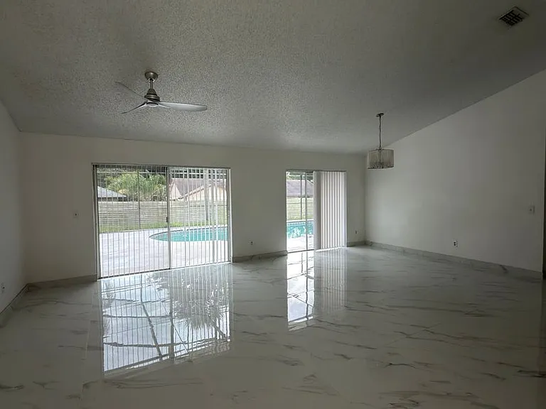 9142 Sabal Palm Cir — Photo 3