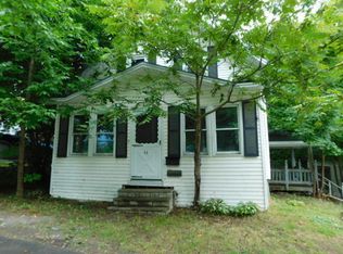 16 Dexter St, Dexter, ME 04930