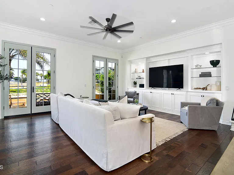 4011 Adriatic St — Photo 2